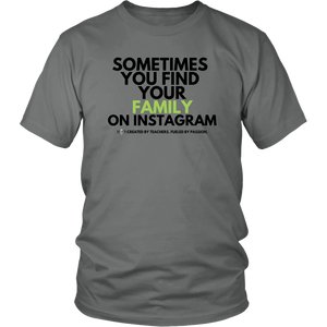 "Sometimes you find your family on Twitter" Unisex Shirt